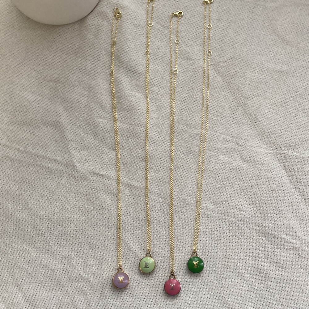 Louis Vuitton LV Pastille necklaces - Picture 2 of 2